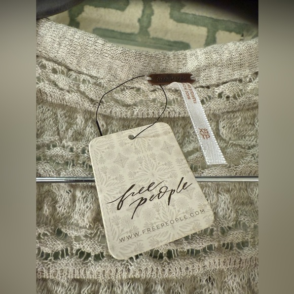Free People NWT Gray Textured Knit Sweater - Picture 5 of 7